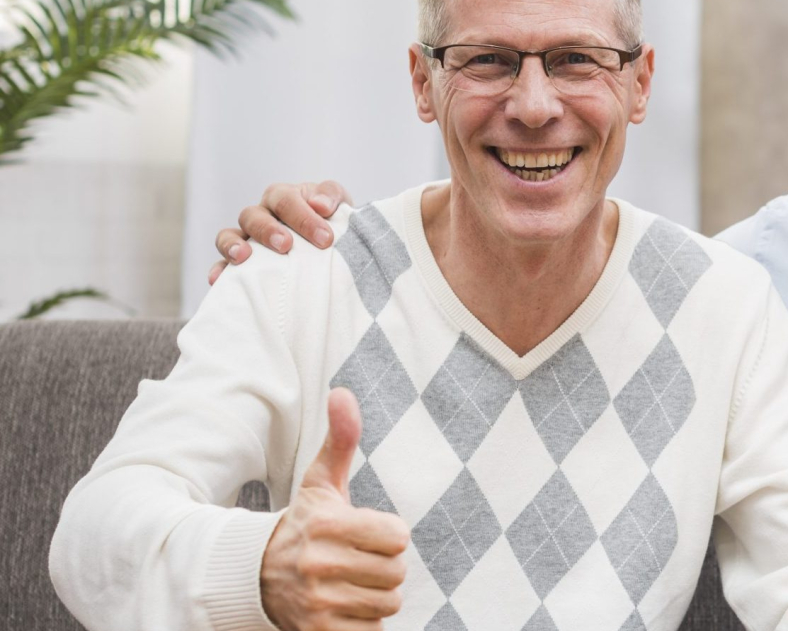 vista-frontal-sonrientes-padre-e-hijo